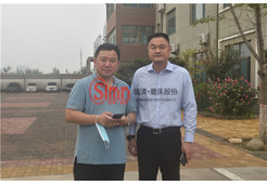 陳總與市領(lǐng)導合影